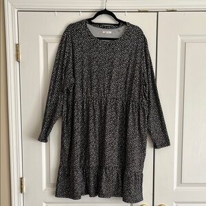 Plus size Maurice’s black & white floral dress. Very soft excellent condition.